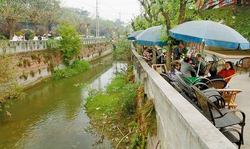 广汉狮子堰污水肆流蚊蝇成群 居民怨声载道