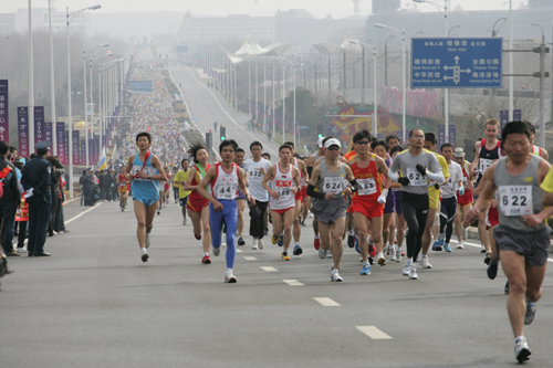 2010大连国际马拉松赛开赛