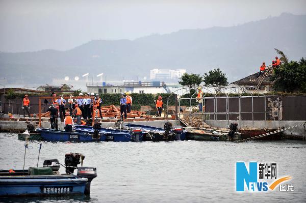 深圳拆除耗资近亿元的违章建筑“海上皇宫”