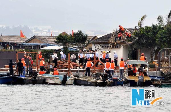 深圳拆除耗资近亿元的违章建筑“海上皇宫”