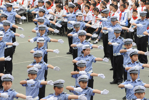 河南首支少年交警大队在郑州成立