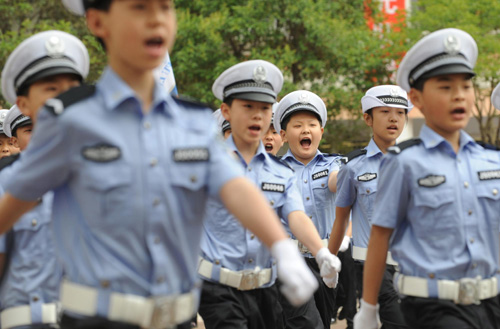 河南首支少年交警大队在郑州成立