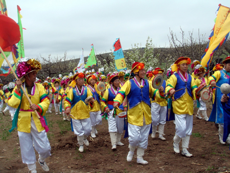 2010“延边之春”龙井梨花节盛装启幕(组图)