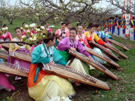 2010“延边之春”龙井梨花节盛装启幕(组图)