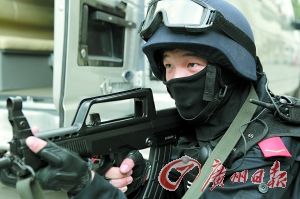 广州武警特战队配发反恐仪器备战亚运安保