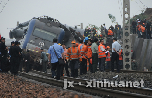 沪昆铁路山体滑坡造成K859次客车脱线事故