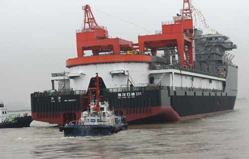 亚洲第一艘3000米深水铺管起重船在南通建成并顺利出坞