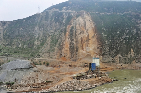 汶川“震中生命线”213国道第三次因山体塌方中断
