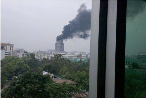 广东省电台顶楼突发大火 目前伤亡不明(组图)