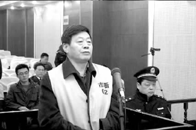 安徽三厅级官员落马受审 任县委书记时卖官十年