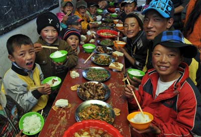 藏族孤儿的端午节