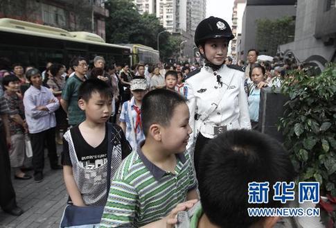 重庆女子交巡警队伍正式上岗执勤