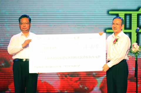 上海人民向福建灾区捐款500万元人民币(图)