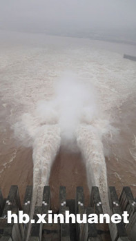 三峡今年首次开闸泄洪