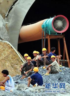 广西宾阳隧道坍塌事故三套方案同时施救