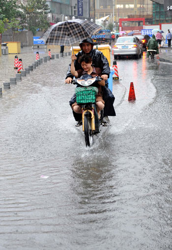 江苏出现强降雨