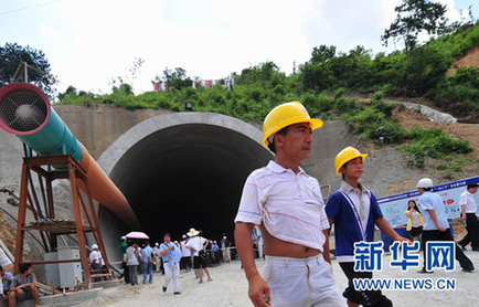广西宾阳隧道坍塌事故被困人员目前安全