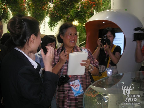 泰国公主诗琳通参观上海世博会生命阳光馆(图)