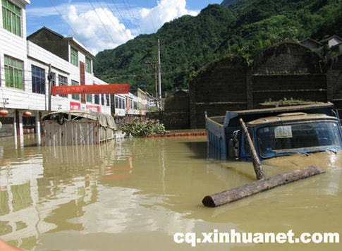 重庆城口县山体滑坡形成堰塞湖 影响上万人安全