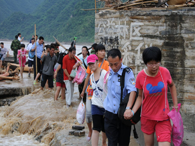 河南西峡县：狂风暴雨中107位游客一个都不少