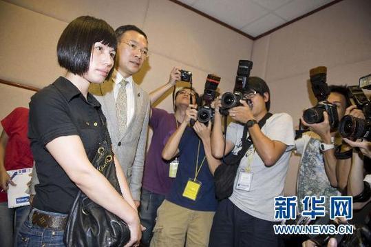 香港导游李巧珍公开向内地游客和香港市民道歉