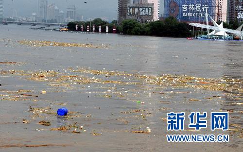 流入松花江的化工物料桶达7000只 黑龙江急应对