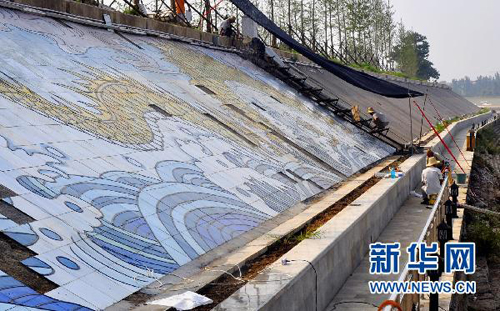 河南漯河兴建巨型陶瓷“九龙壁”壁画