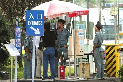 郭德纲违建自行拆除完毕 小区保安站岗防记者