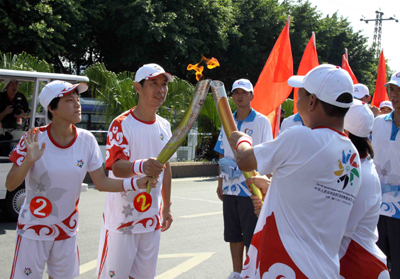 第五届全国特奥运动会火炬传递首站开跑(图)