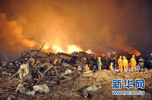 伊春市连夜展开鞭炮厂爆炸余火扑救及搜救工作