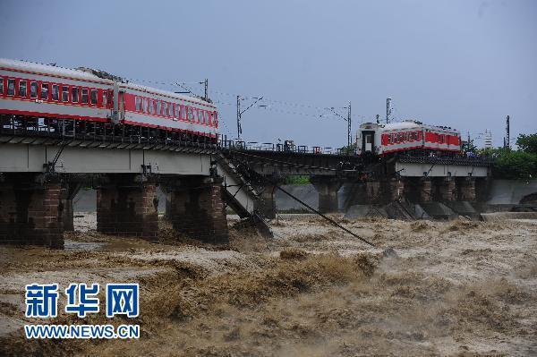 洪水冲垮宝成线一铁路桥　无人员伤亡