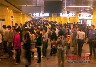 北京地铁4号线早高峰再出故障 大量乘客滞留