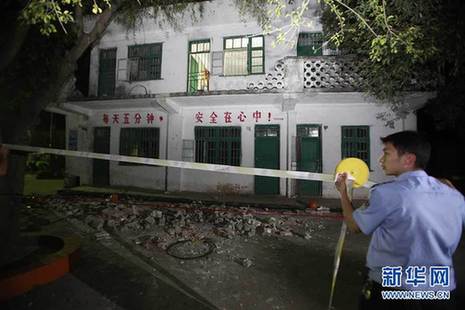 广西一教学楼走廊护栏坍塌致 27名小学生受伤