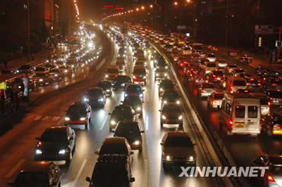 政府辟谣：北京不会用拍卖牌照限制汽车总量