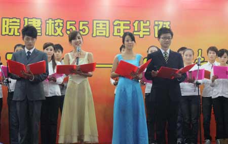 中原工学院举办诗歌朗诵会 庆祝建校55周年