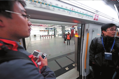 “尝鲜”北京地铁大兴线:9站点组成艺术长廊