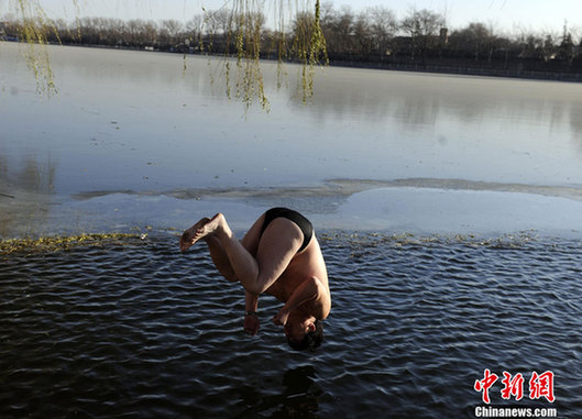 中国大部分地区普遍降温 迎来降雪天气