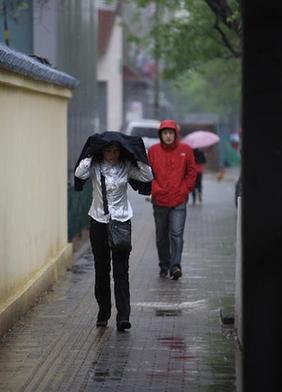 北京地铁设备遭雷击 部分列车运行受影响(图)