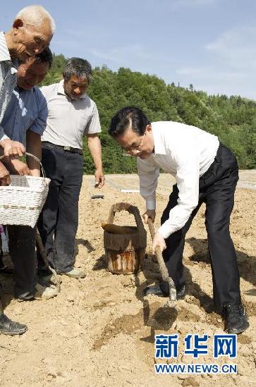 胡锦涛近日在湖北就加快转变经济发展方式等调研