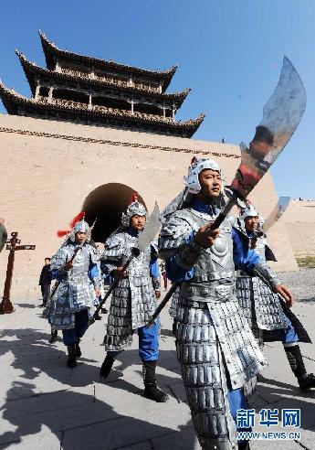 全国各地景区迎来客流高峰 大部地区天气适宜出行