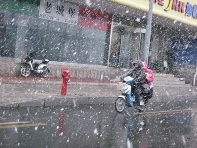 烟台喜降首场冬雪