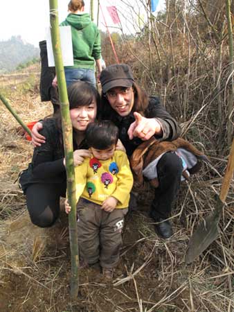 百名外国专家齐聚银山参加植树活动