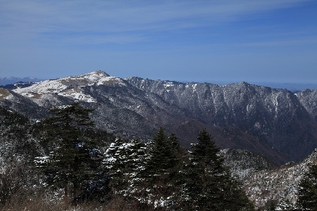 神农架骤降春雪乐煞游客（组图）