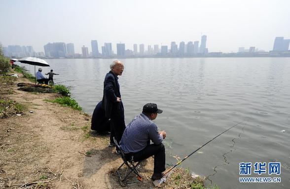 数百湖泊“人间蒸发” 地产商填湖建房触目惊心