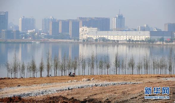 数百湖泊“人间蒸发” 地产商填湖建房触目惊心