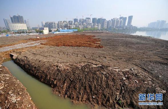 数百湖泊“人间蒸发” 地产商填湖建房触目惊心