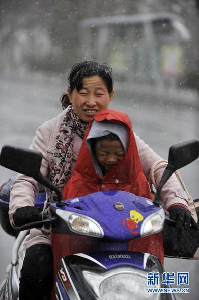 “雨雪风沙齐至”：最近天气有点乱 出门请注意