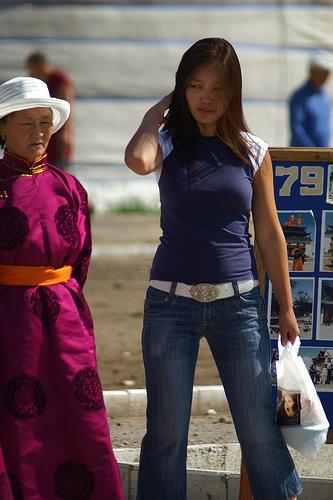 实拍蒙古国大街上出人意料的美女