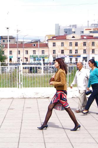 实拍蒙古国大街上出人意料的美女