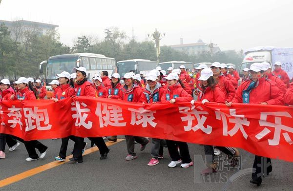 2012北京国际马拉松赛开赛